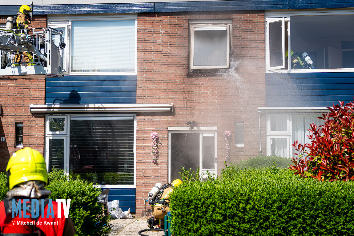 Veel schade door brand in tussenwoning Adriaen Janszstraat Rotterdam