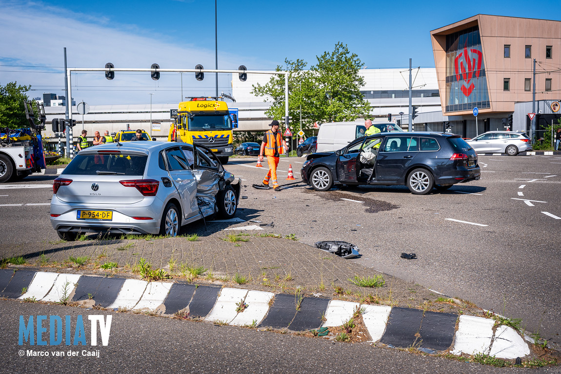 Automobilist gevlucht na aanrijding op kruispunt Burgemeester van Haarenlaan Schiedam