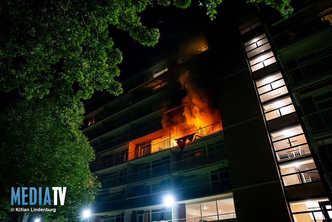 Vijf etages ontruimd na uitslaande brand in flat Kelloggplaats Rotterdam