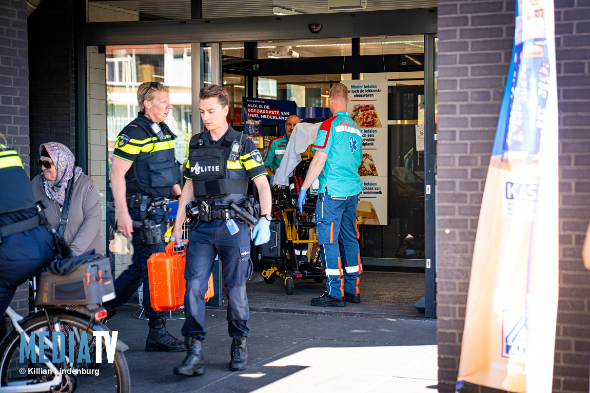 Man aangehouden na neersteken werkneemster supermarkt  Van Hogendorplaan Vlaardingen