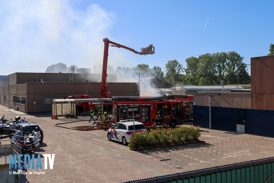 Zeer grote uitslaande brand in opleidingscentrum politie Koperstraat Rotterdam