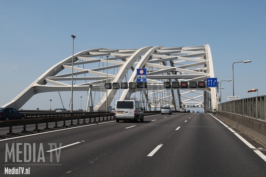 Drie gewonden bij ongeval op de Van Brienenoordbrug in Rotterdam
