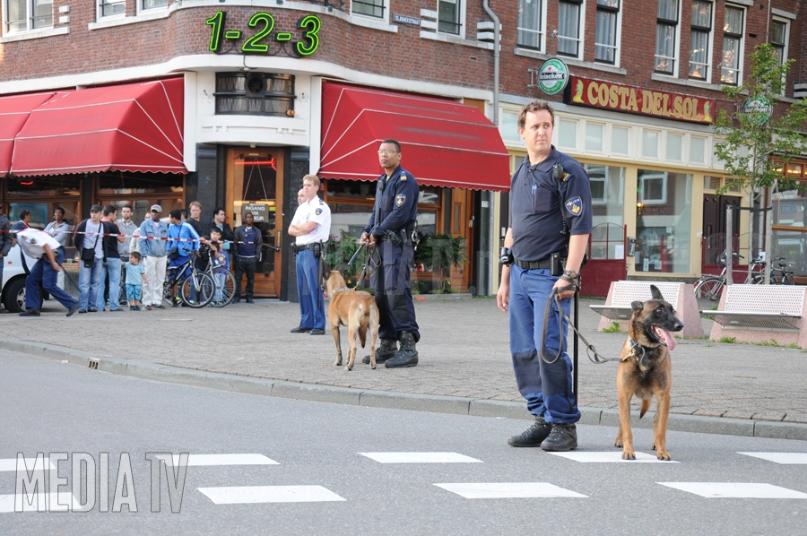 Politie bekogeld door uitgaanspubliek Maasboulevard Rotterdam