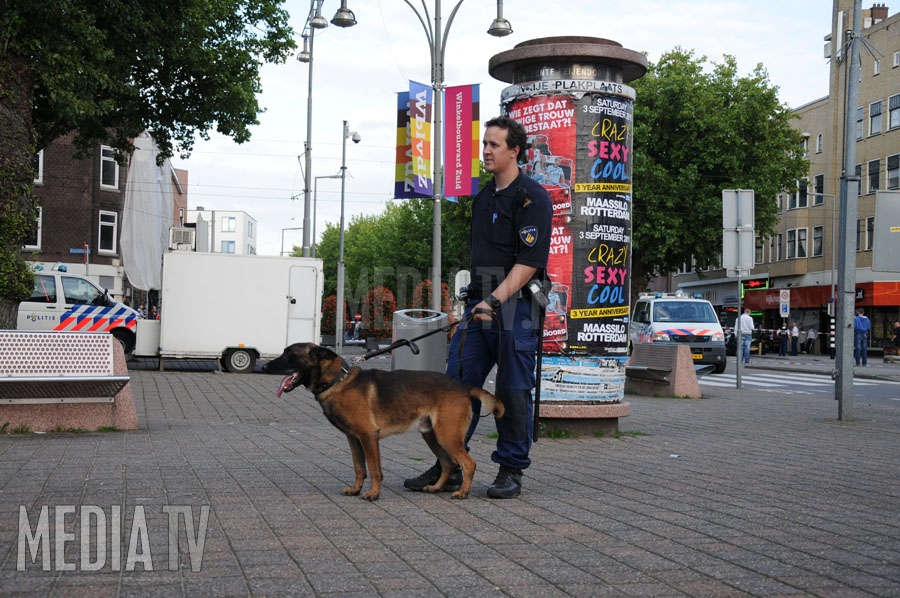 Verdachte pakt wapenstok van agent en politiehond bijt man op Kruiskade Rotterdam