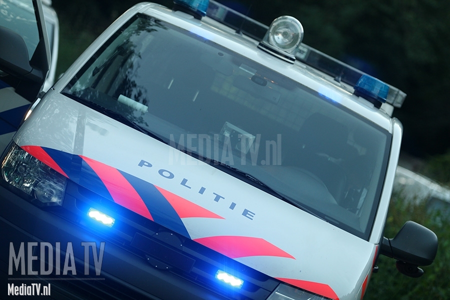 Man rijdt met auto in op agenten op de Slinge in Rotterdam