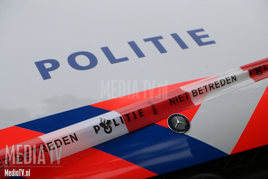 Auto beschoten Emelissedijk Rotterdam