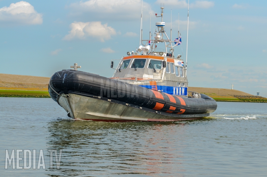KNRM Stellendam haalt twee gewonden van boot na vechtpartij