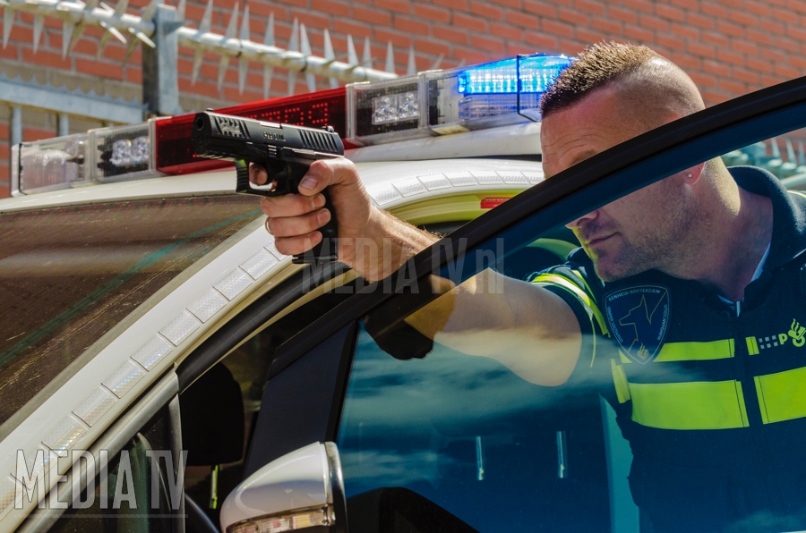 Politie lost waarschuwingsschot bij controle busje Middellandplein Rotterdam