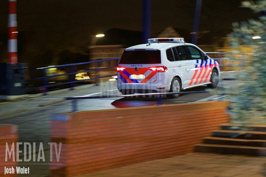 Auto ramt pui bij juwelier aan de Vuurplaat in Rotterdam