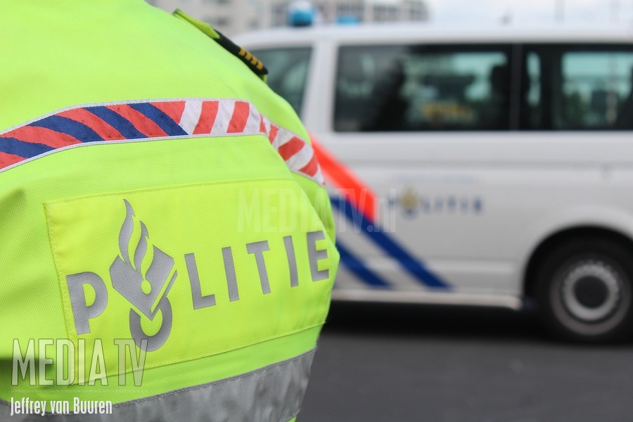 Woning en auto's zwaar beschadigd na explosie Oostendamstraat Rotterdam